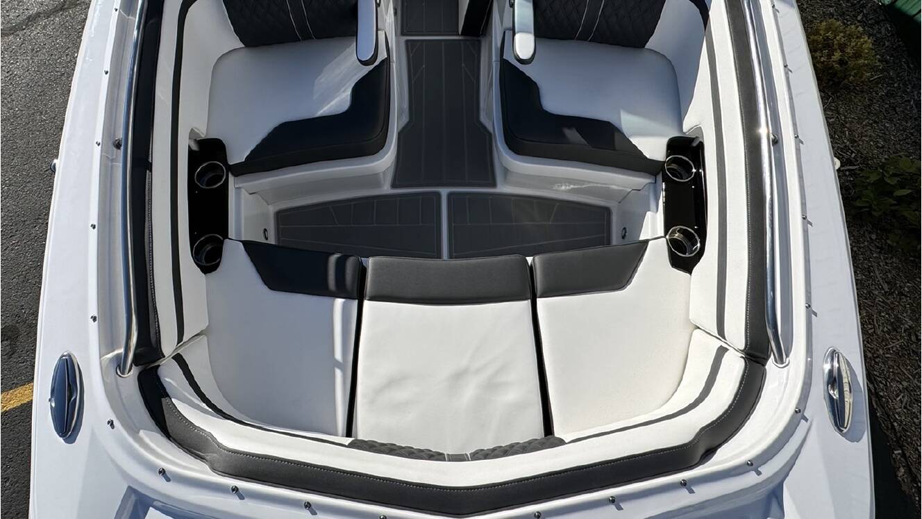 A photo of this 2026 Monterey M6 SERIES