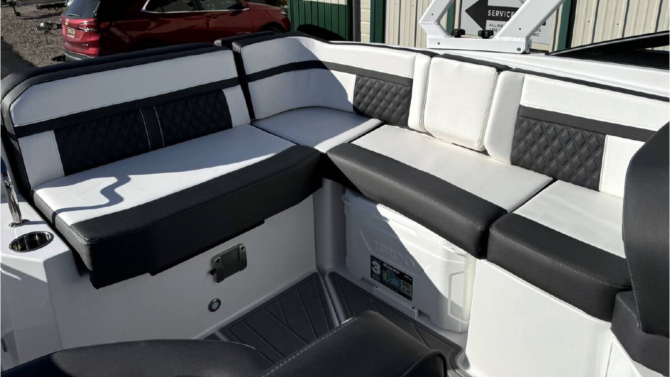A photo of this 2026 Monterey M6 SERIES