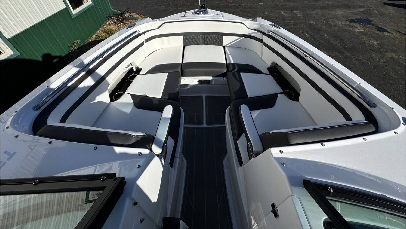 A photo of this 2026 Monterey M6 SERIES