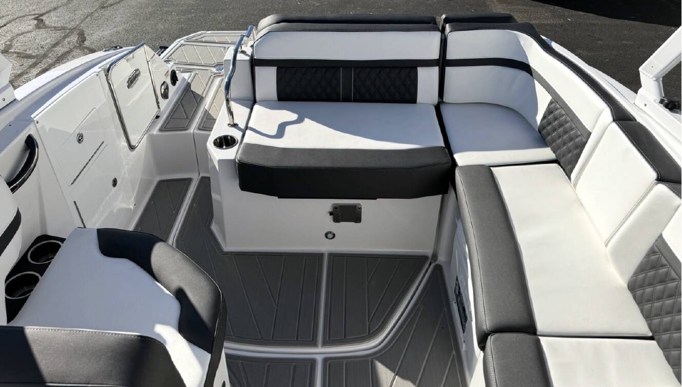 A photo of this 2026 Monterey M6 SERIES
