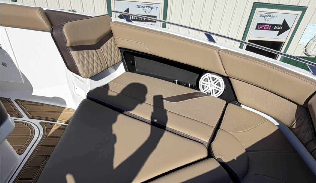 A photo of this 2026 Monterey ELITE 30 OB BOWRIDER