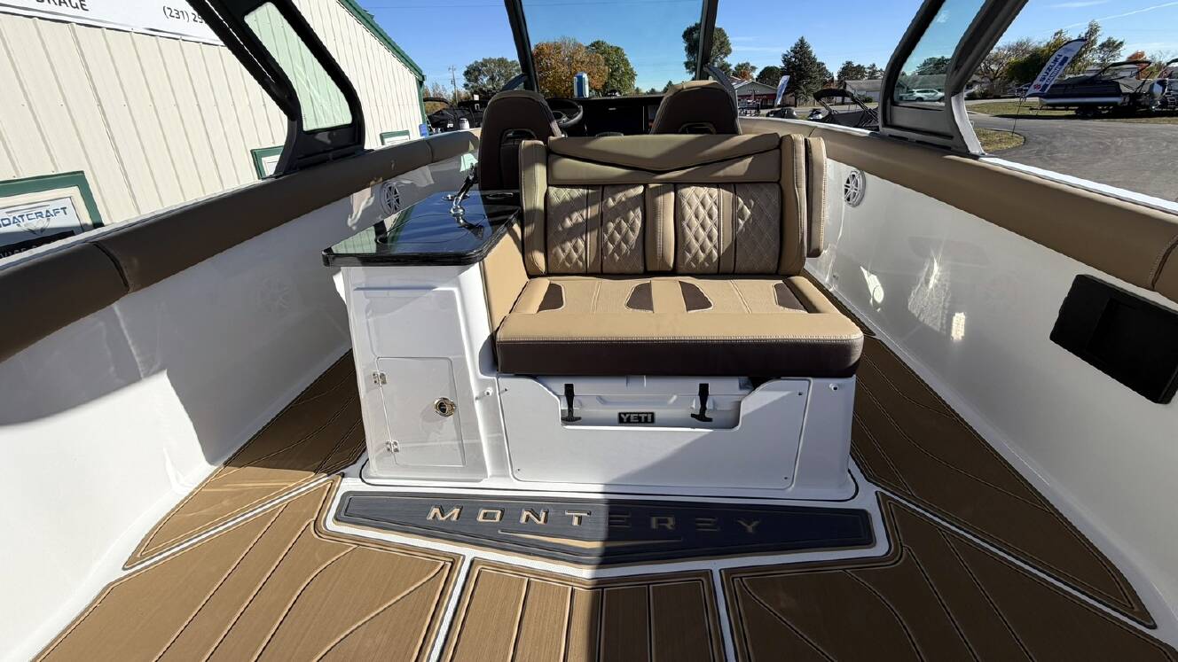 A photo of this 2026 Monterey ELITE 30 OB BOWRIDER