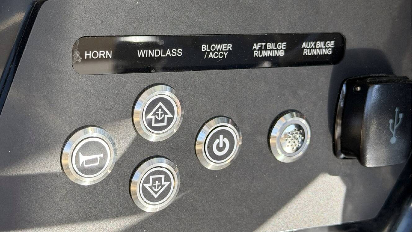 A photo of this 2026 Monterey ELITE 30 OB BOWRIDER