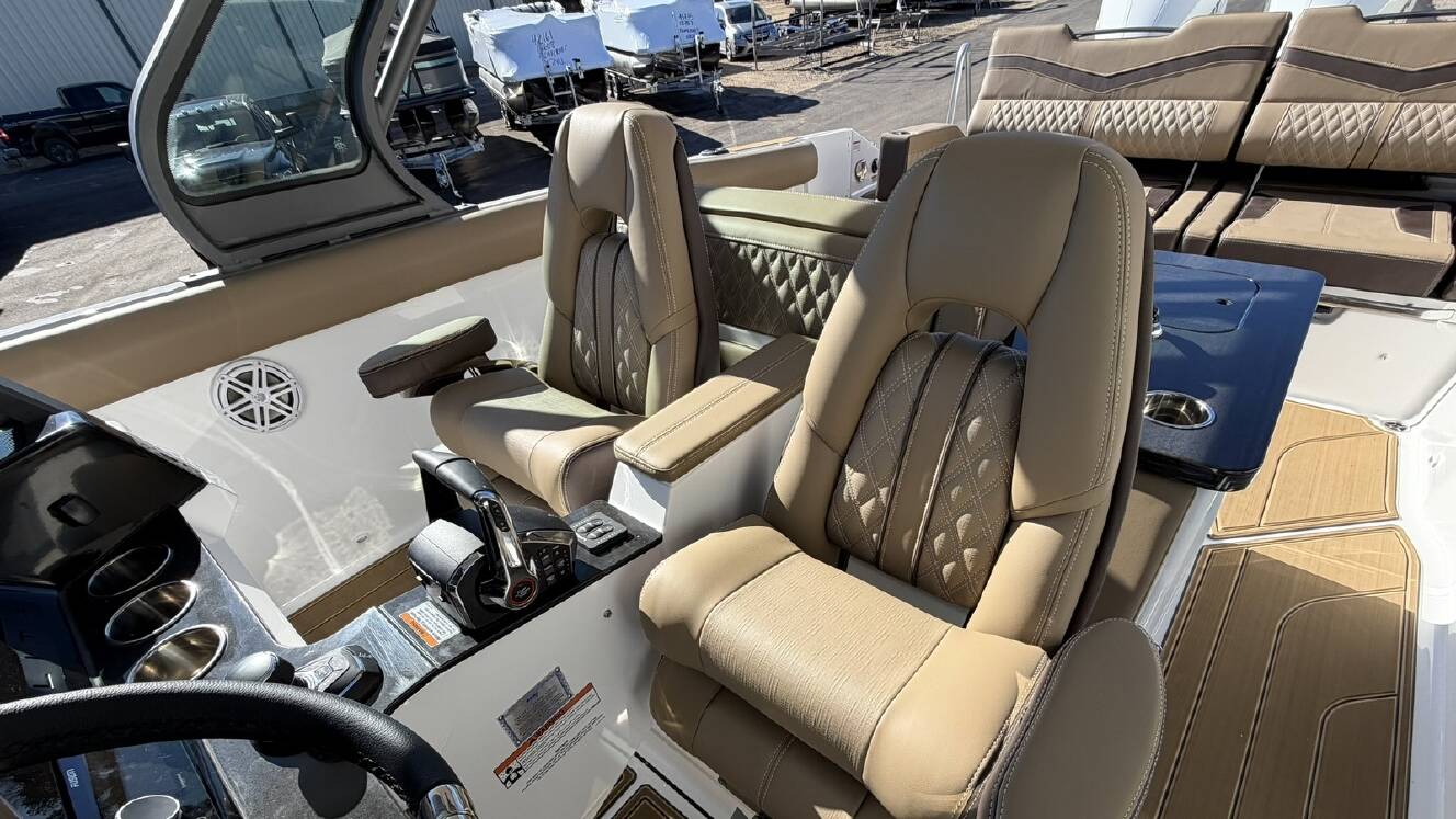 A photo of this 2026 Monterey ELITE 30 OB BOWRIDER