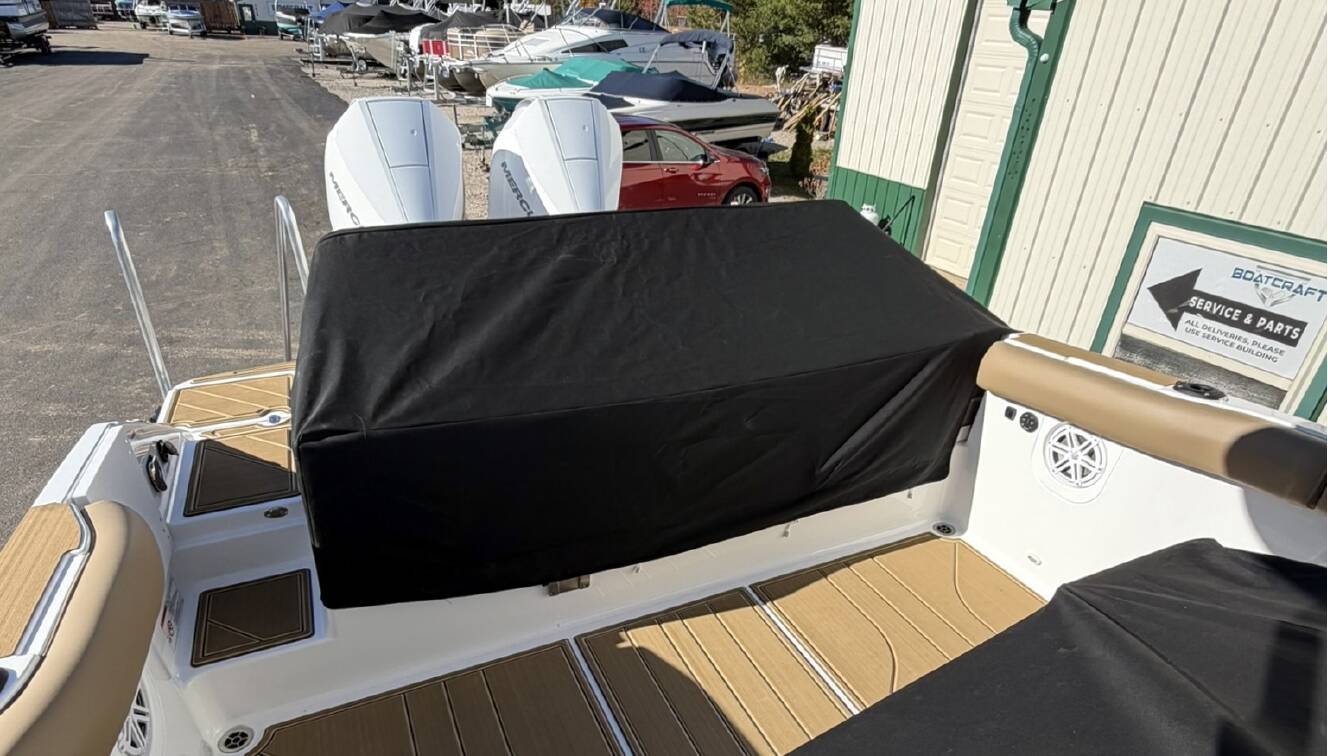 A photo of this 2026 Monterey ELITE 30 OB BOWRIDER