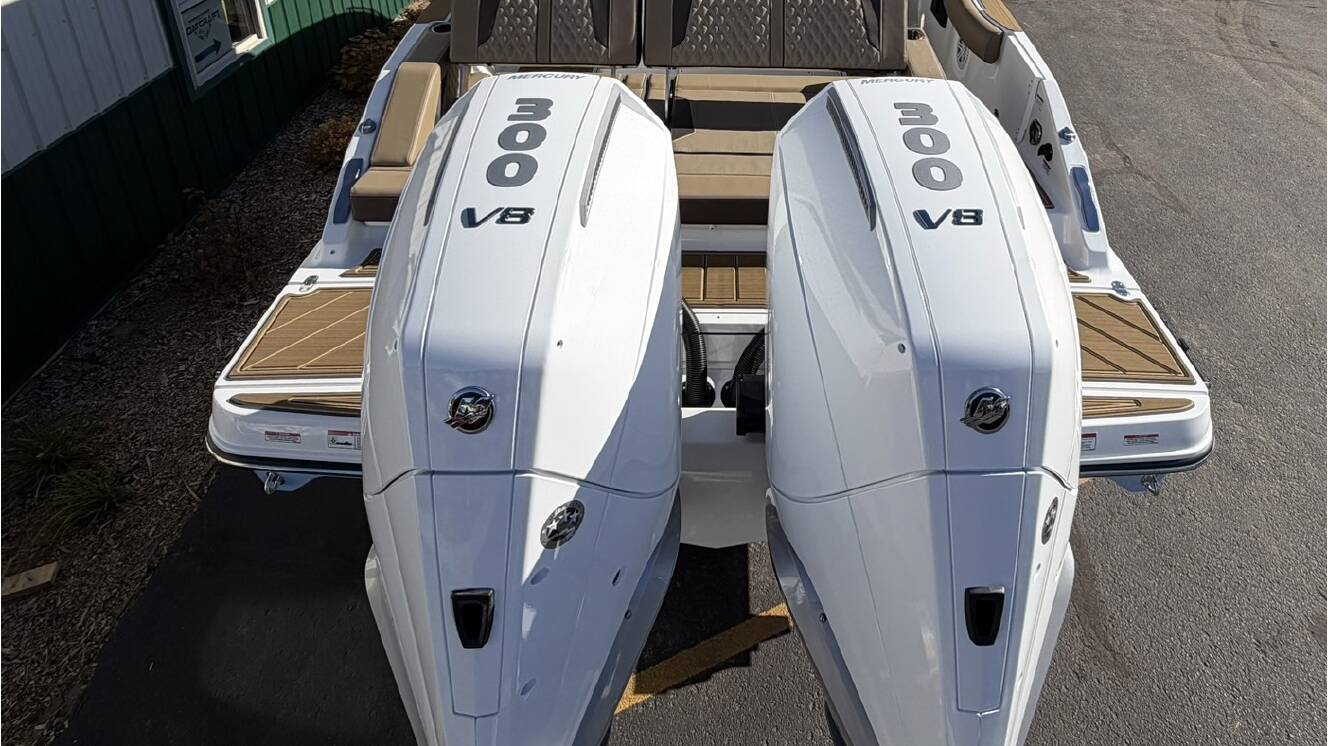 A photo of this 2026 Monterey ELITE 30 OB BOWRIDER