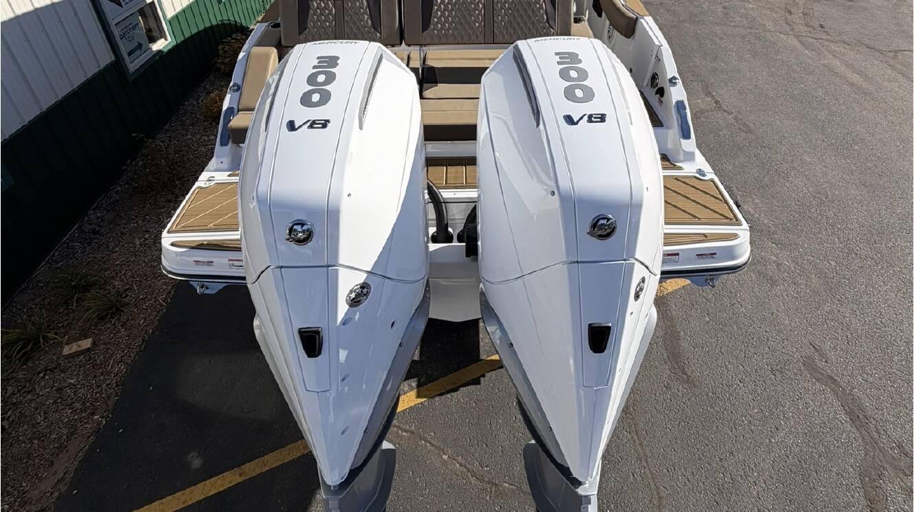 A photo of this 2026 Monterey ELITE 30 OB BOWRIDER