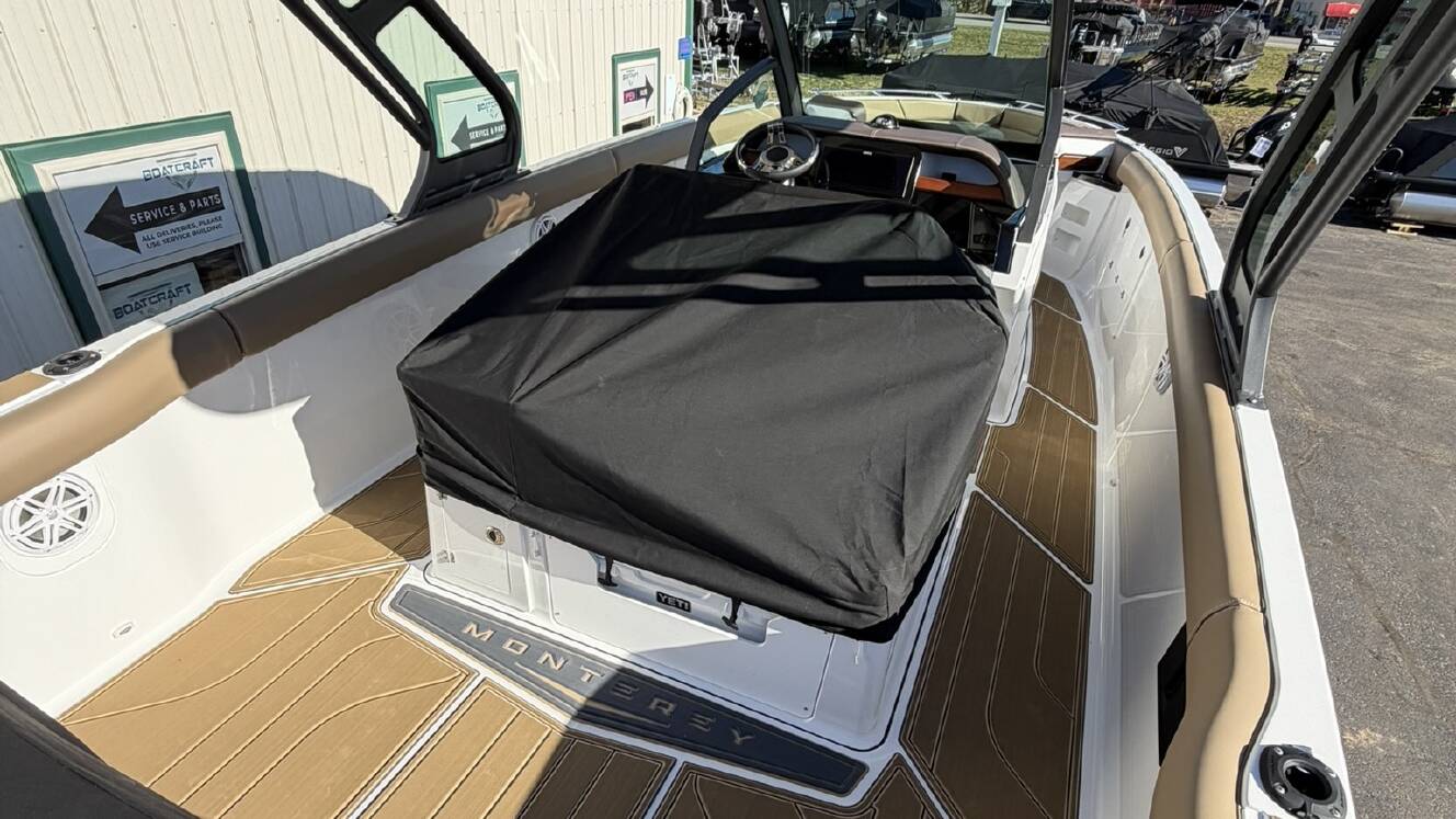 A photo of this 2026 Monterey ELITE 30 OB BOWRIDER
