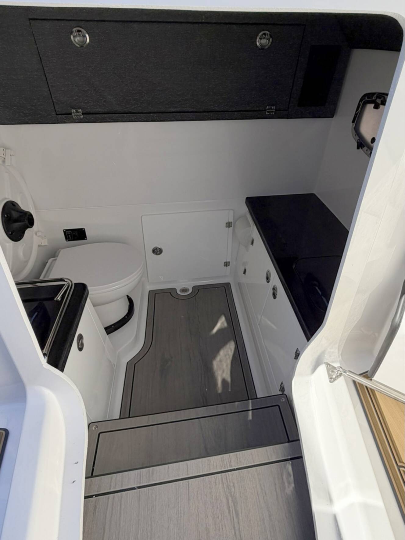 A photo of this 2026 Monterey ELITE 30 OB BOWRIDER