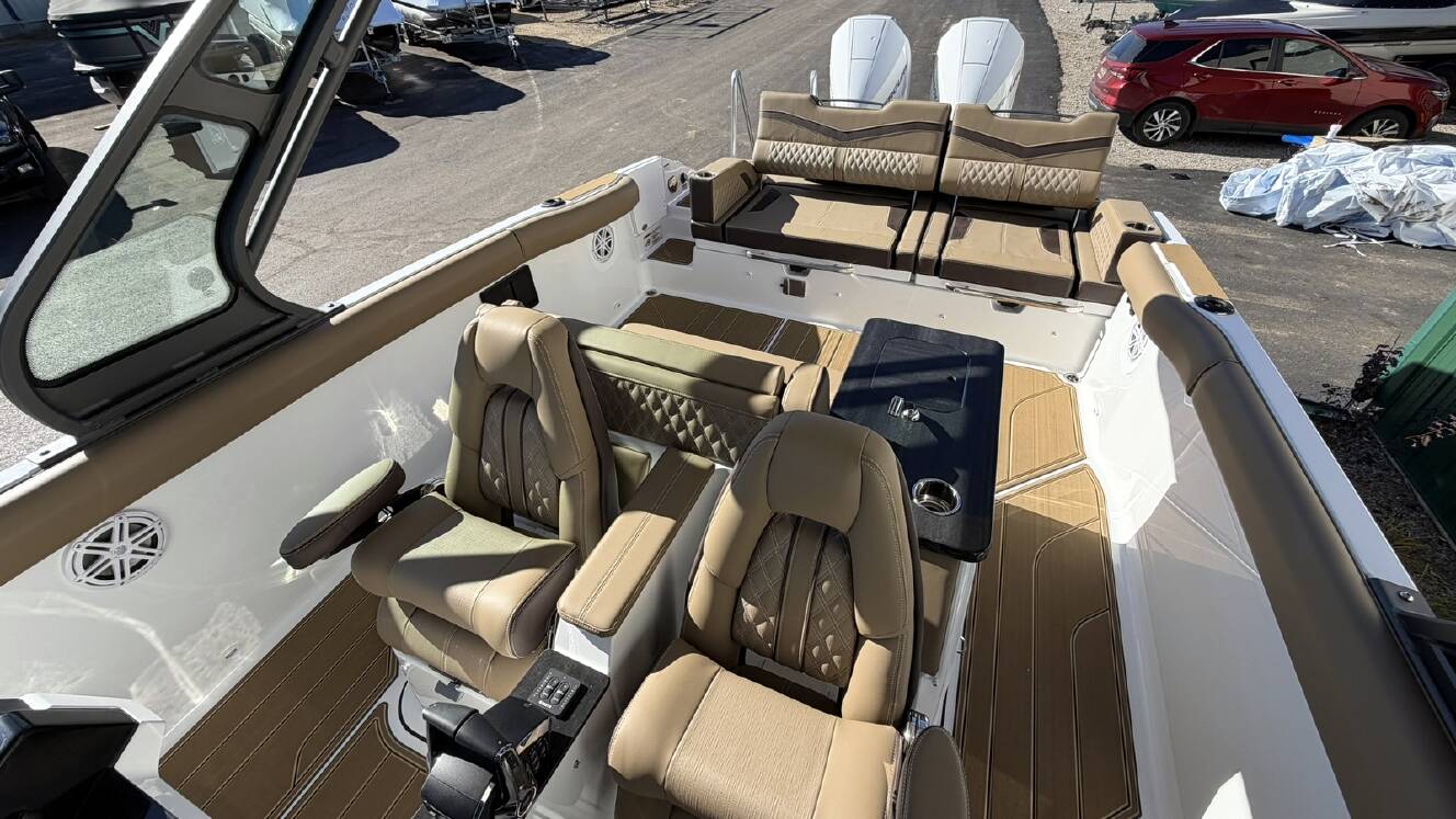 A photo of this 2026 Monterey ELITE 30 OB BOWRIDER
