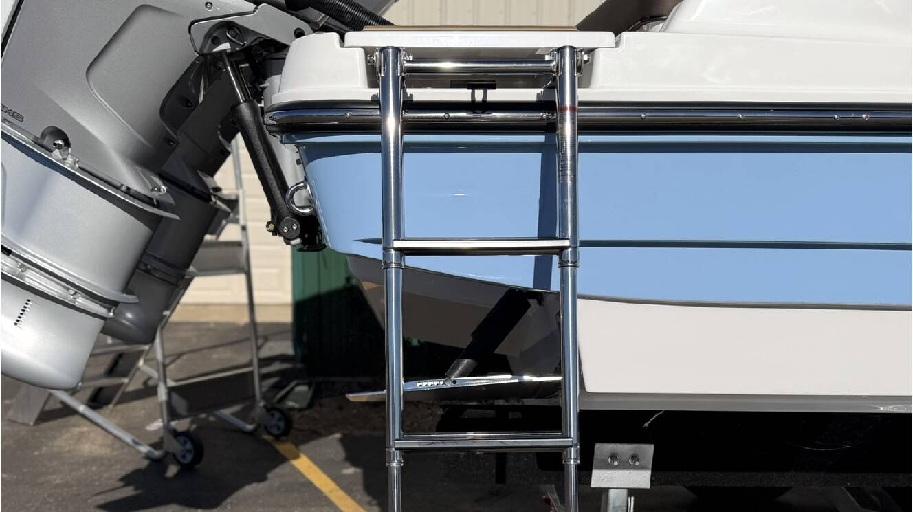A photo of this 2026 Monterey ELITE 30 OB BOWRIDER