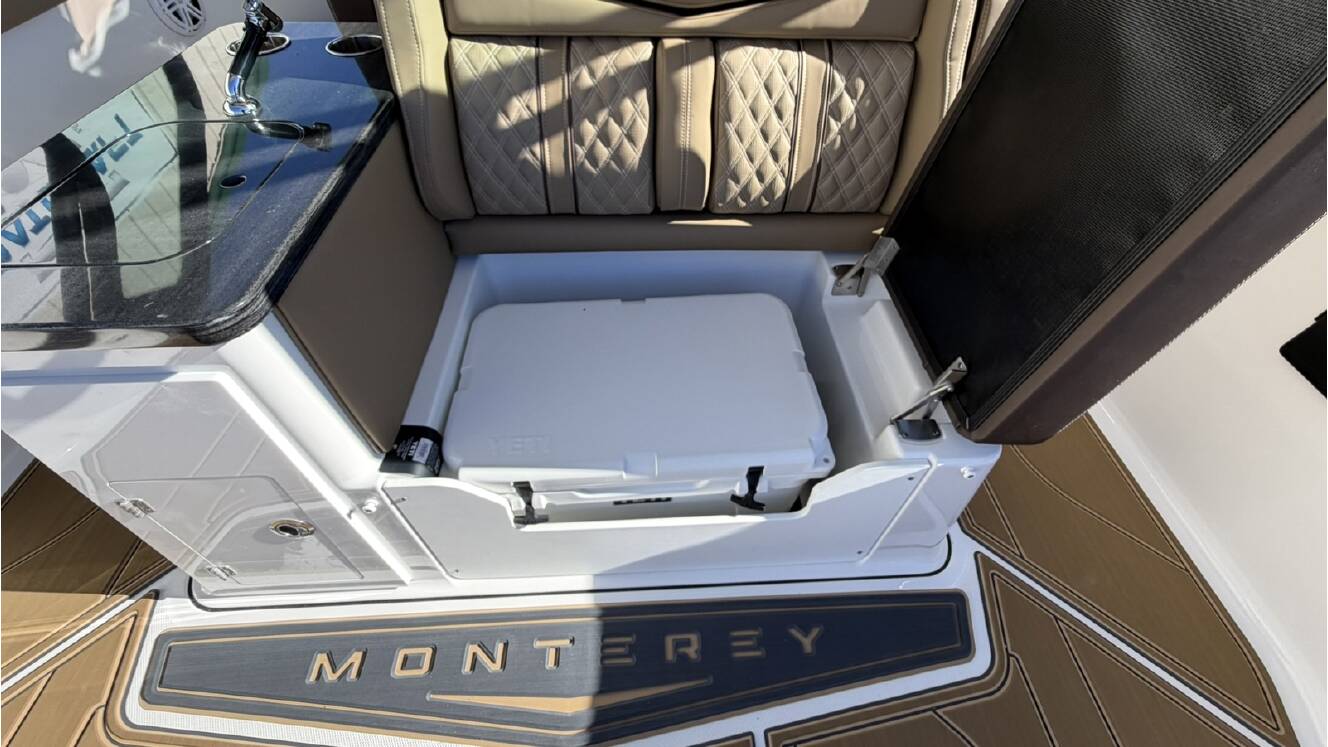A photo of this 2026 Monterey ELITE 30 OB BOWRIDER