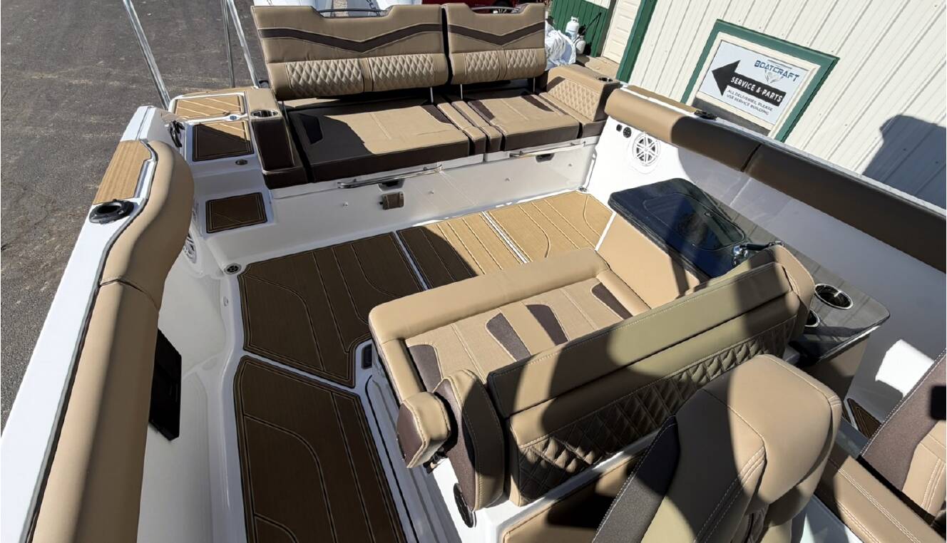 A photo of this 2026 Monterey ELITE 30 OB BOWRIDER