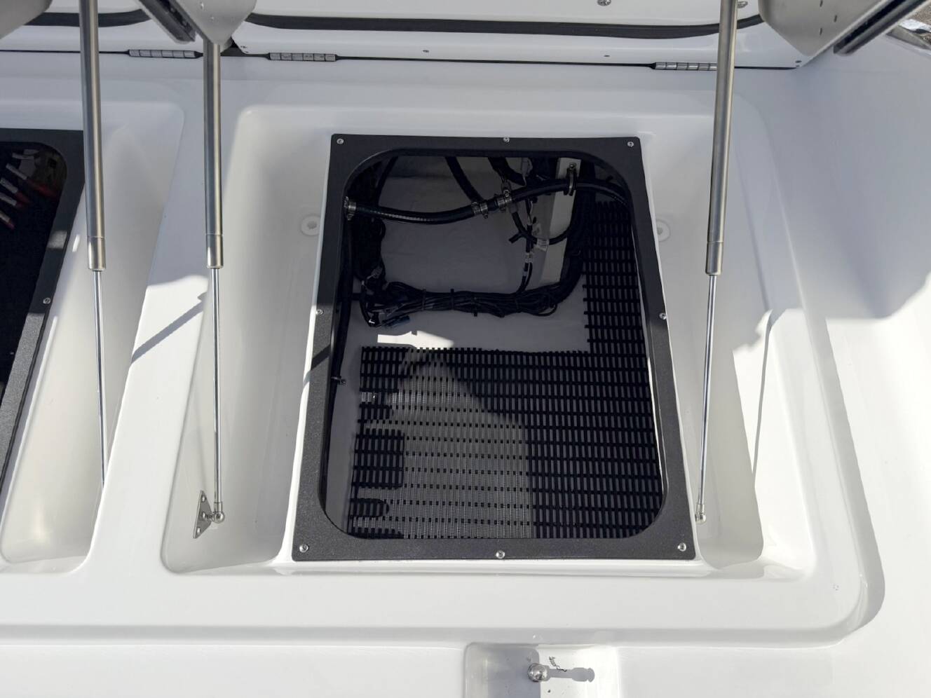 A photo of this 2026 Monterey ELITE 30 OB BOWRIDER