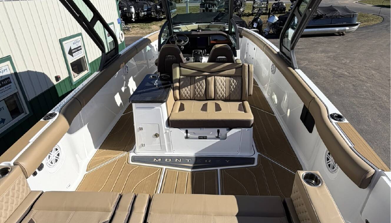 A photo of this 2026 Monterey ELITE 30 OB BOWRIDER