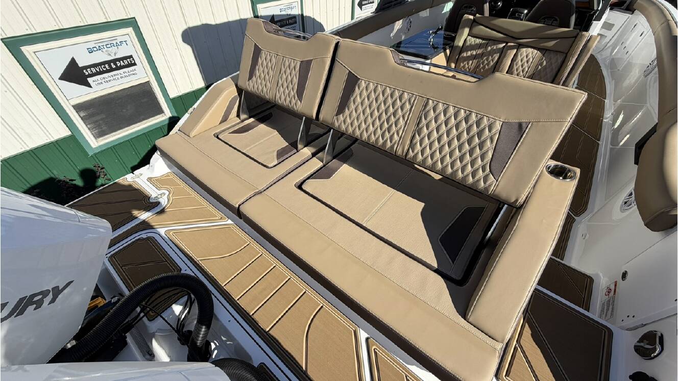 A photo of this 2026 Monterey ELITE 30 OB BOWRIDER