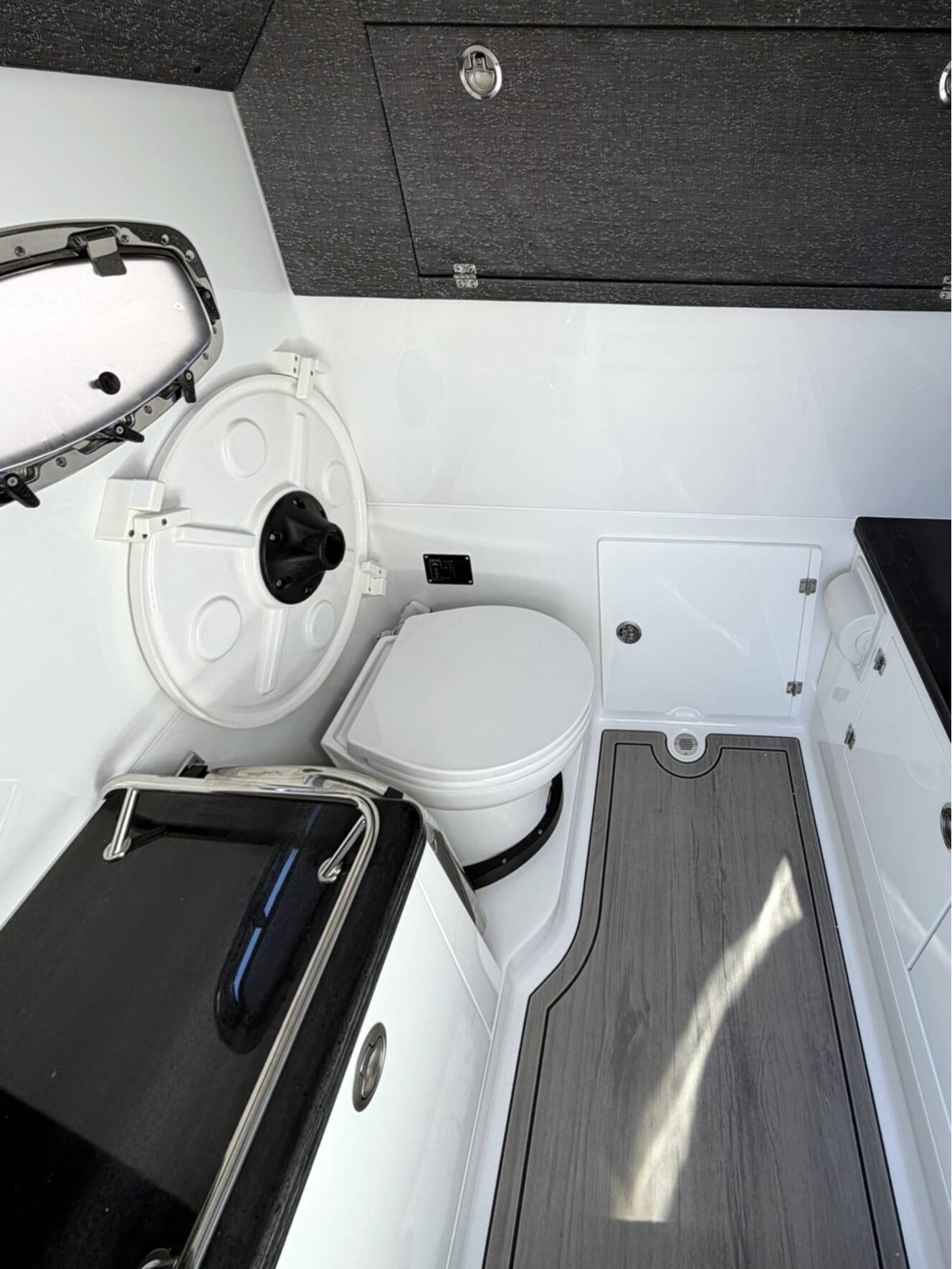 A photo of this 2026 Monterey ELITE 30 OB BOWRIDER