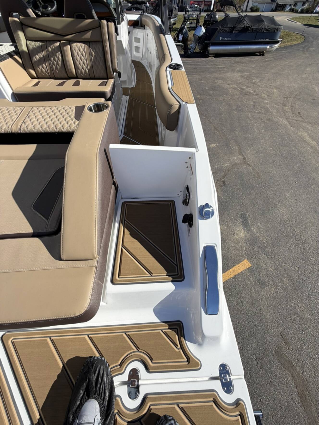 A photo of this 2026 Monterey ELITE 30 OB BOWRIDER