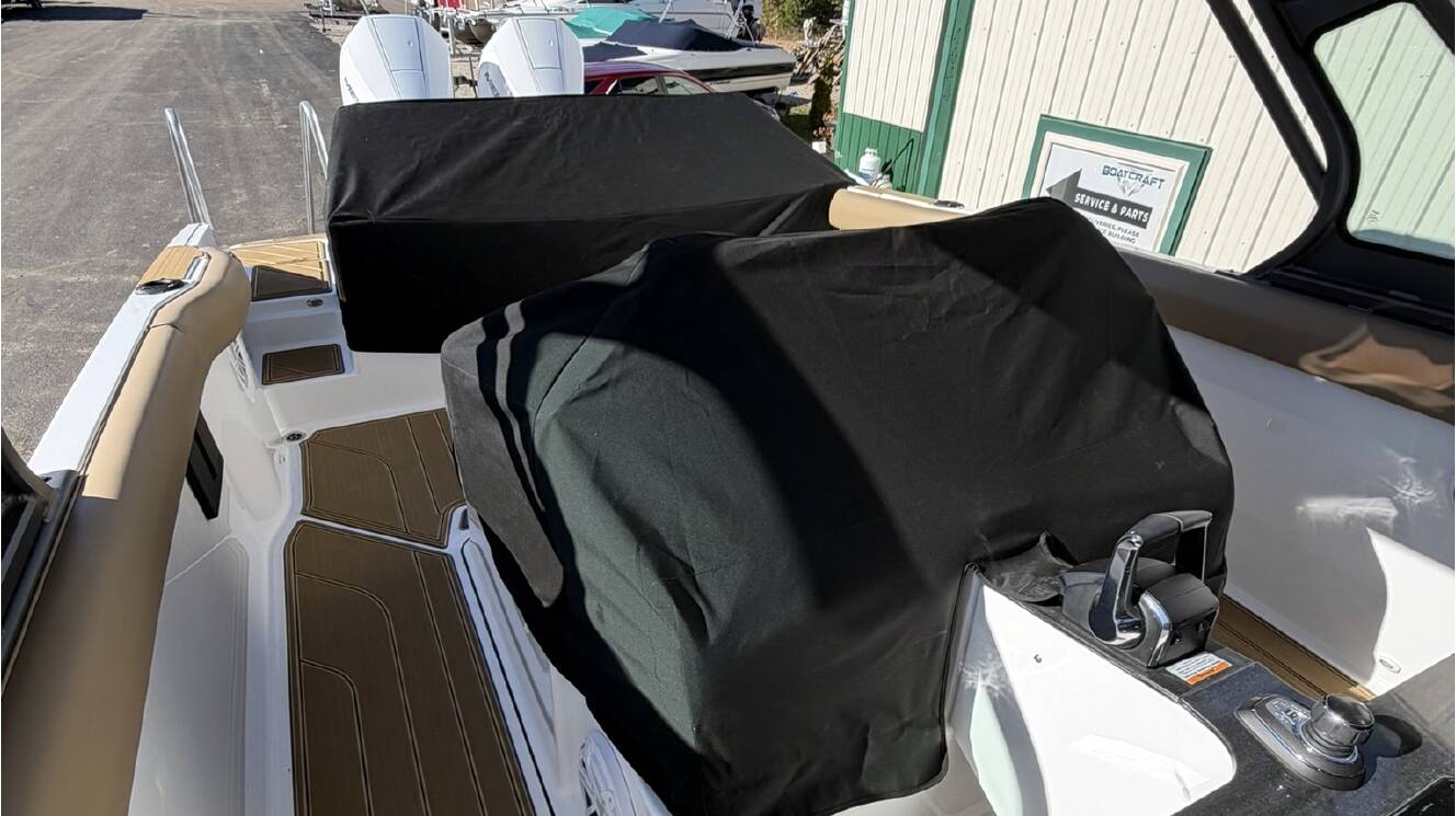 A photo of this 2026 Monterey ELITE 30 OB BOWRIDER