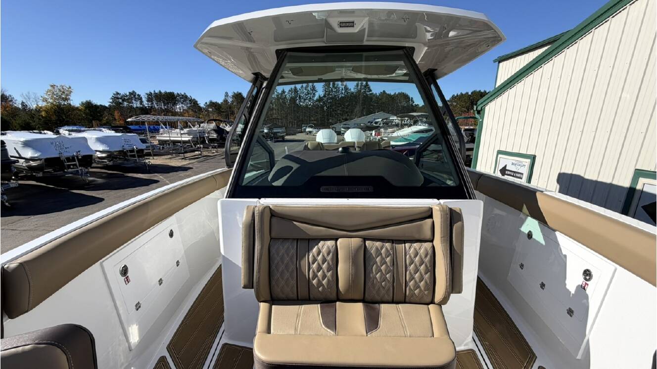 A photo of this 2026 Monterey ELITE 30 OB BOWRIDER