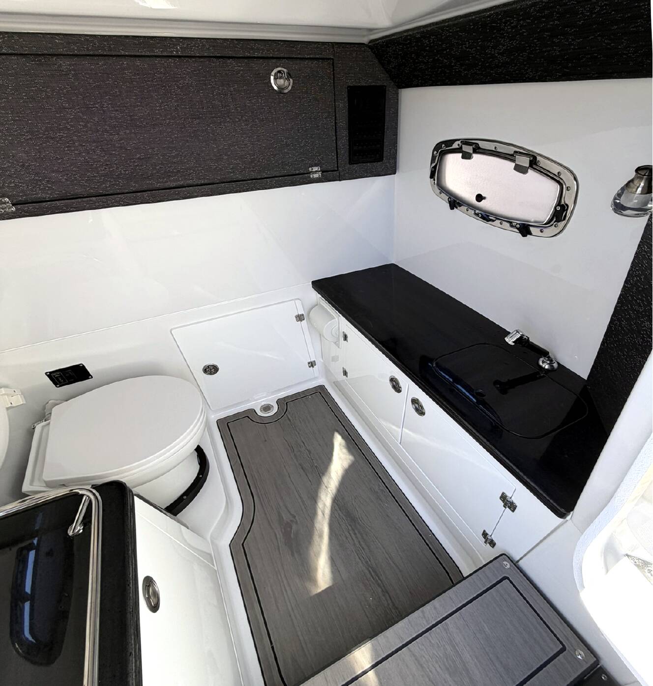 A photo of this 2026 Monterey ELITE 30 OB BOWRIDER