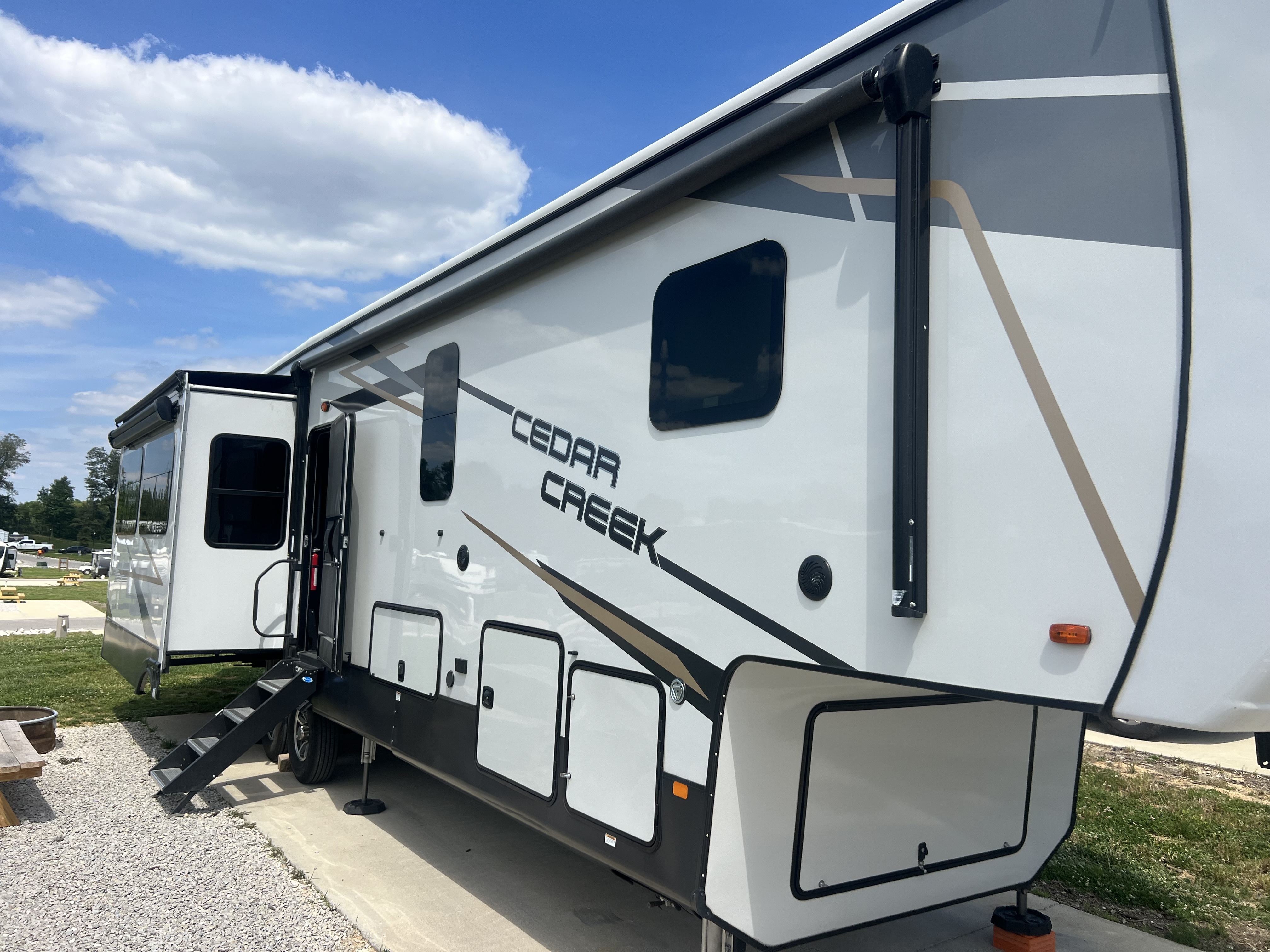 2022 Forest River CEDAR CREEK 377BH RV