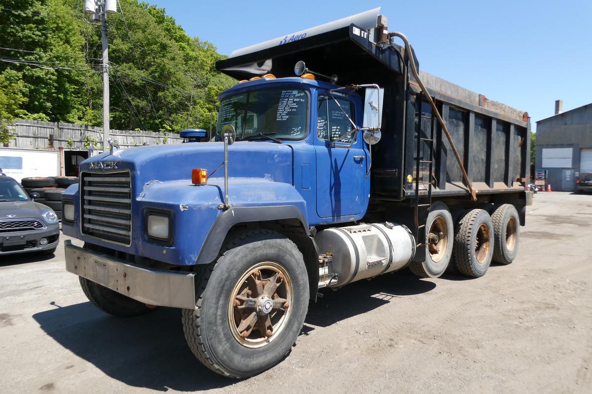 1998 MACK RD690S in Sparrow Bush, NY