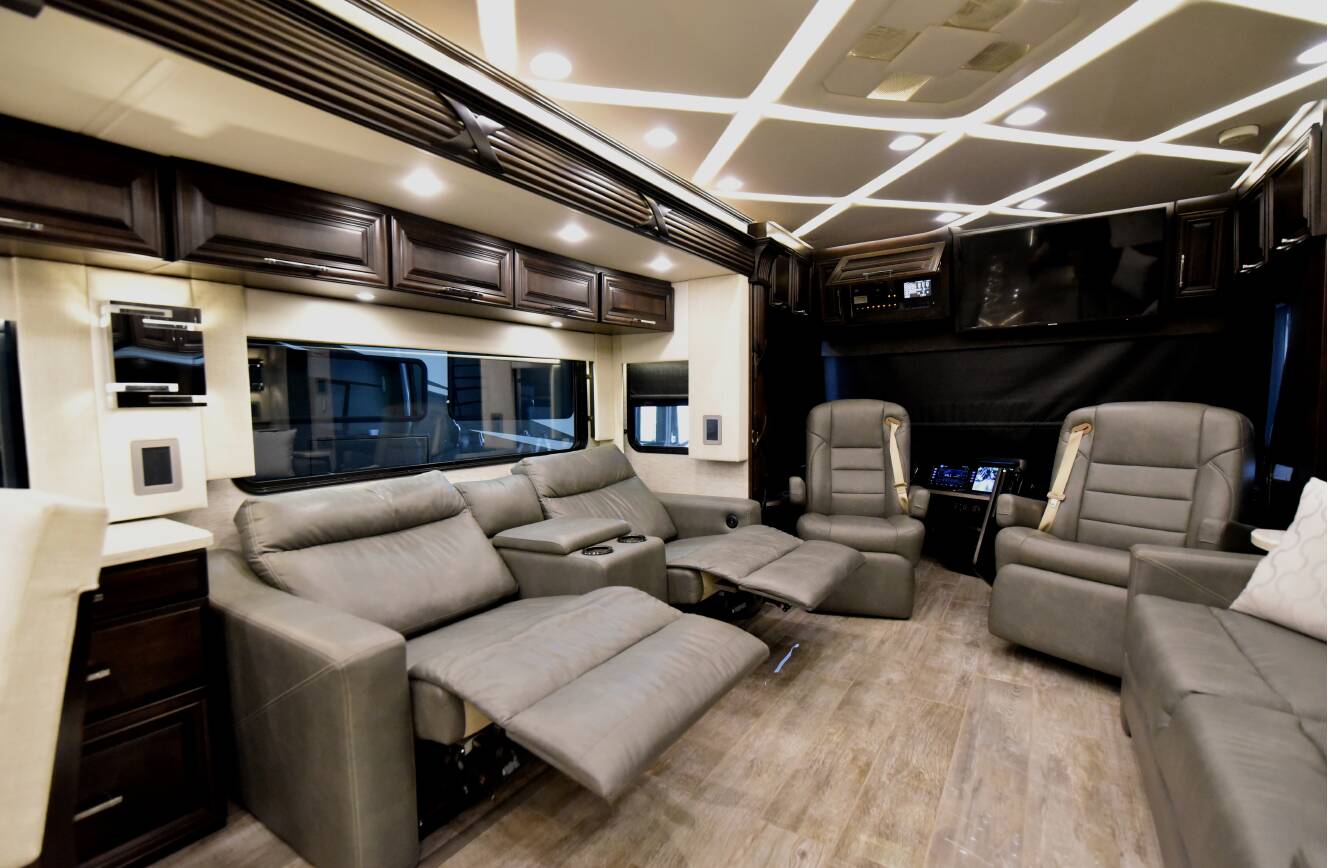 A photo of this 2020 Newmar MOUNTAIN AIRE 4543