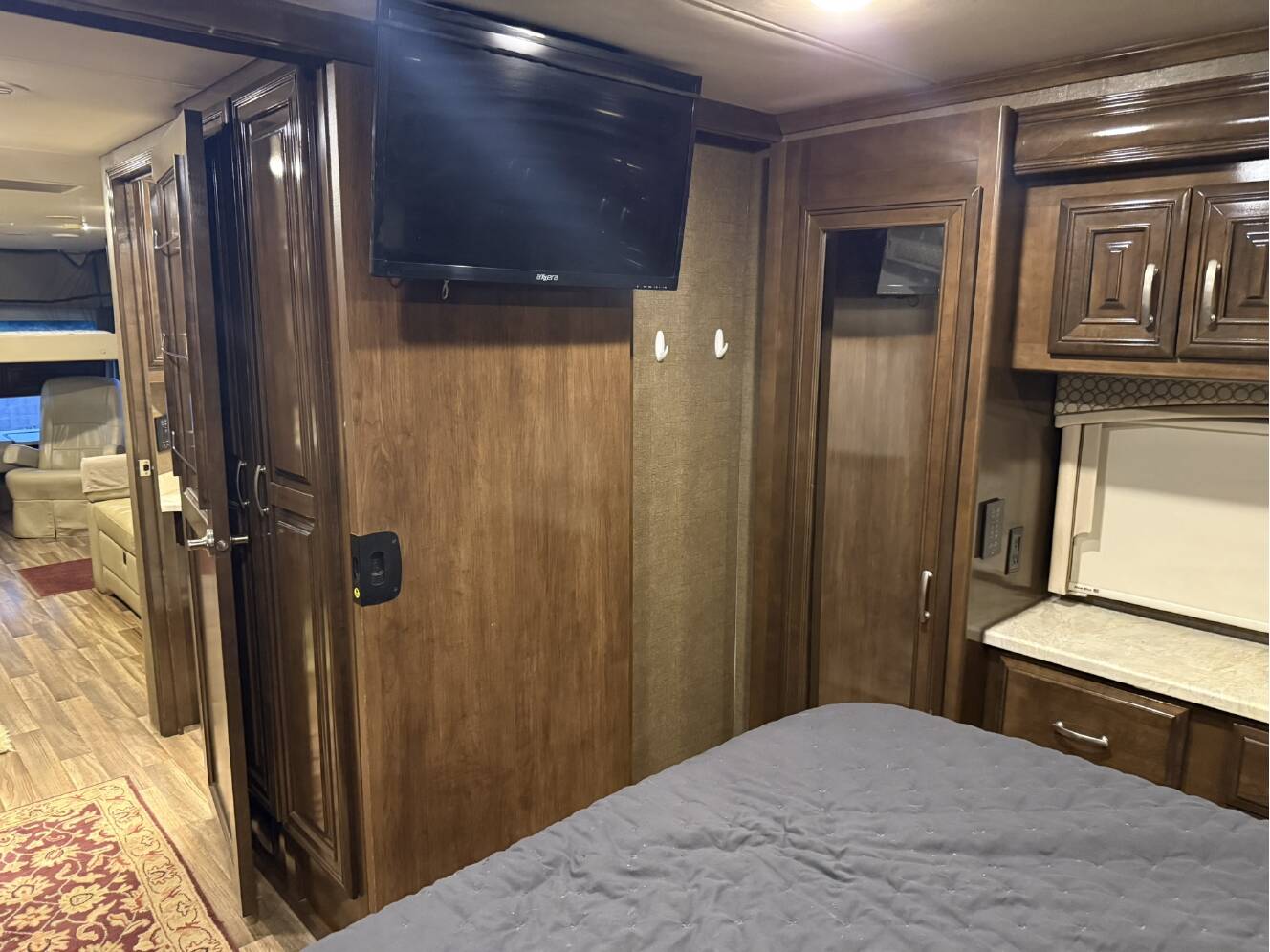 A photo of this 2018 Thor Motor Coach PALAZZO 33 2