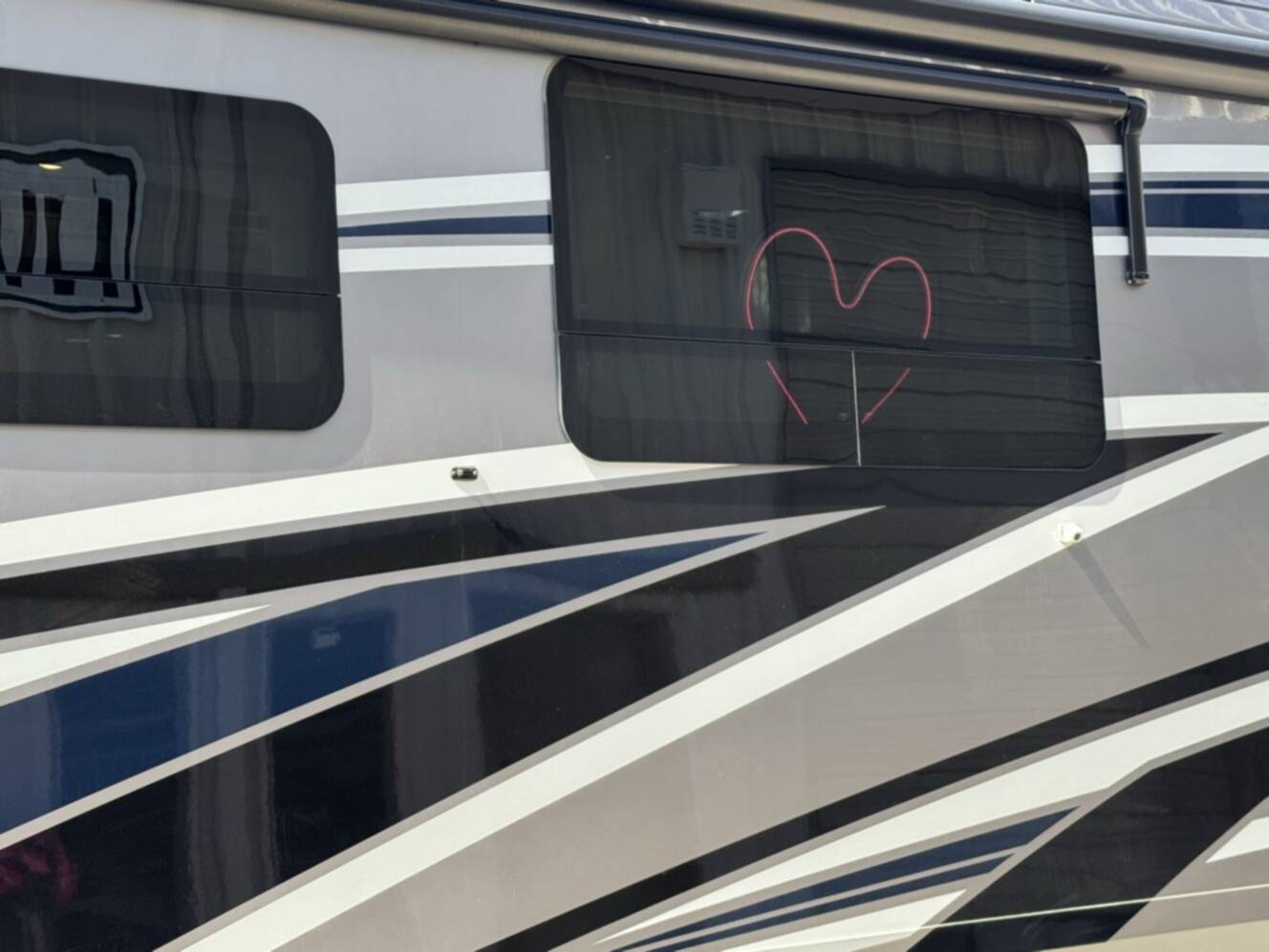 A photo of this 2022 Newmar VENTANA 4037