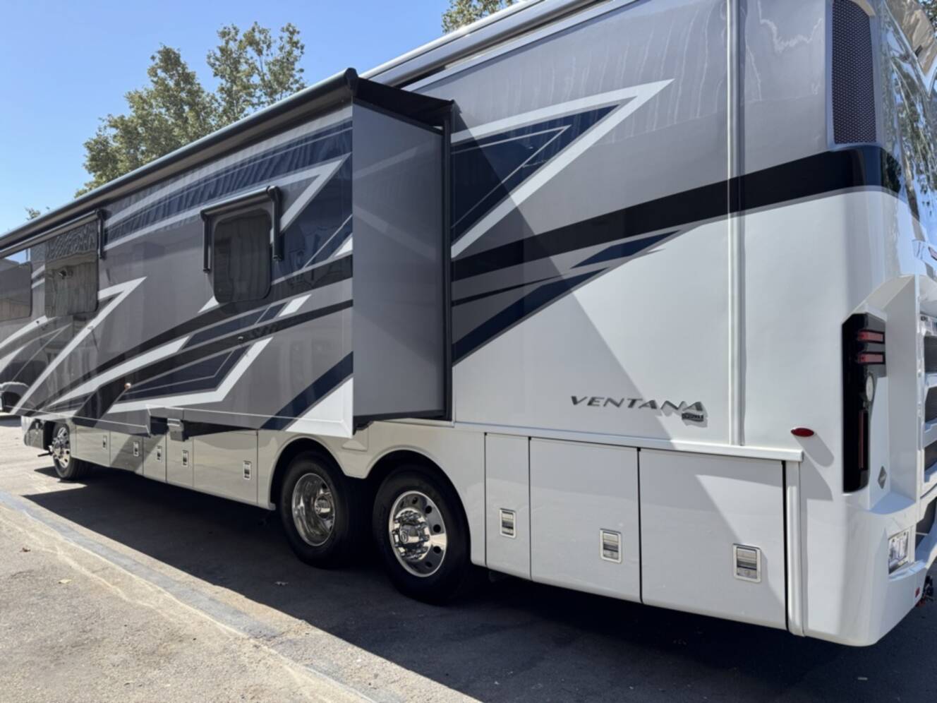 A photo of this 2022 Newmar VENTANA 4037