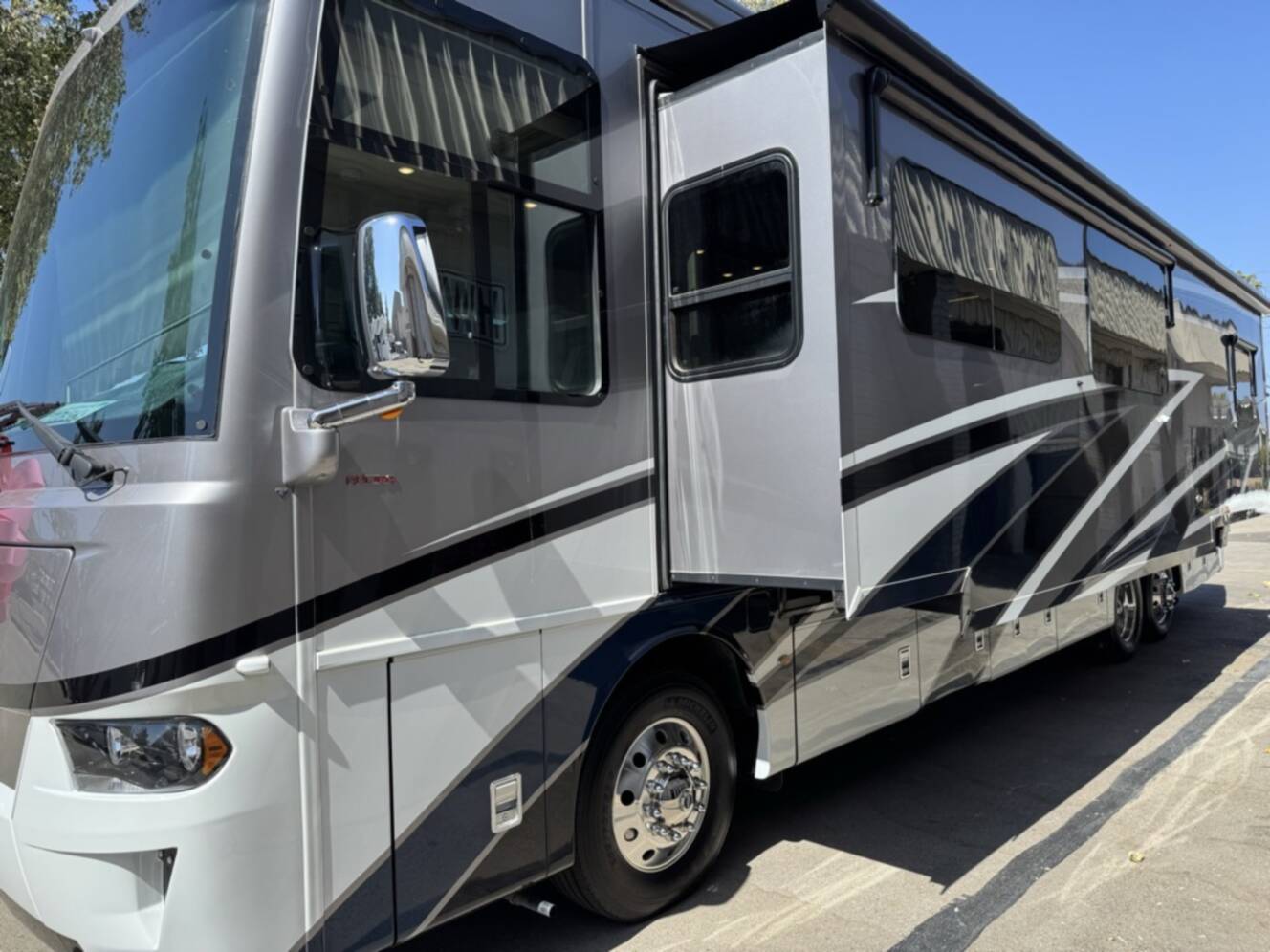 A photo of this 2022 Newmar VENTANA 4037