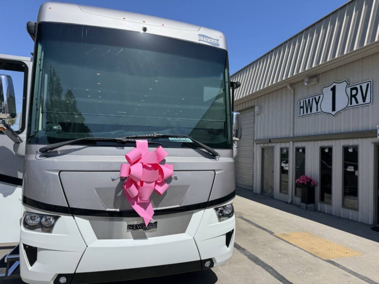A photo of this 2022 Newmar VENTANA 4037