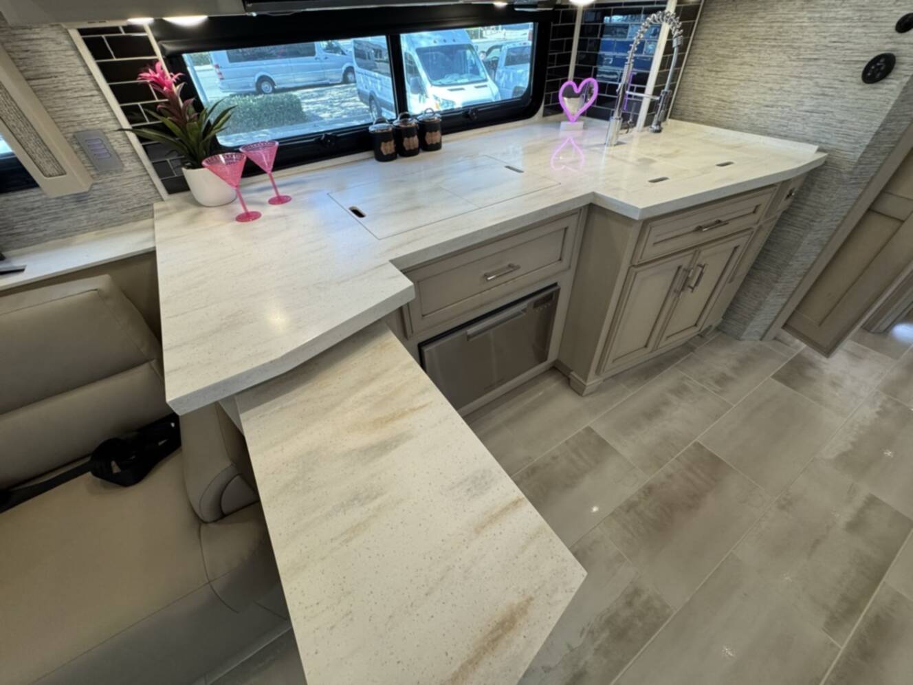 A photo of this 2022 Newmar VENTANA 4037