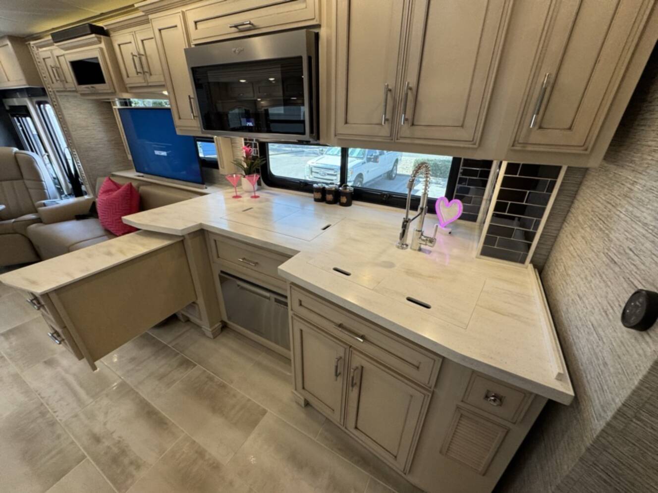 A photo of this 2022 Newmar VENTANA 4037
