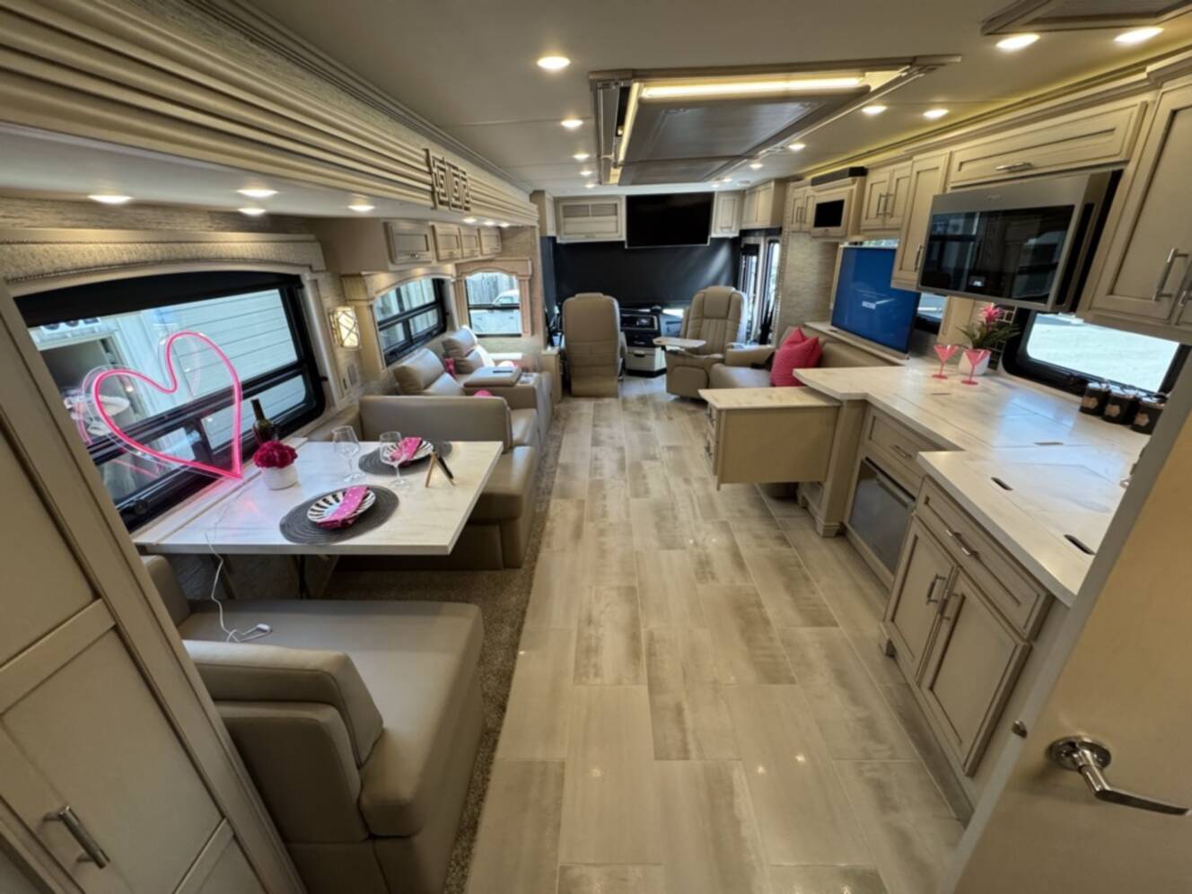 A photo of this 2022 Newmar VENTANA 4037