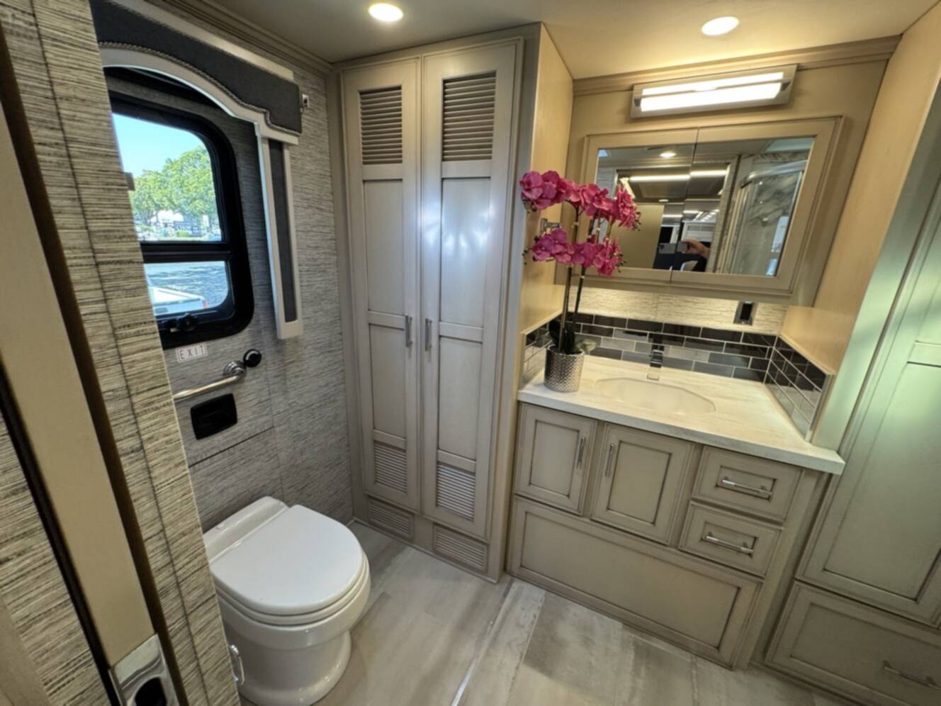 A photo of this 2022 Newmar VENTANA 4037