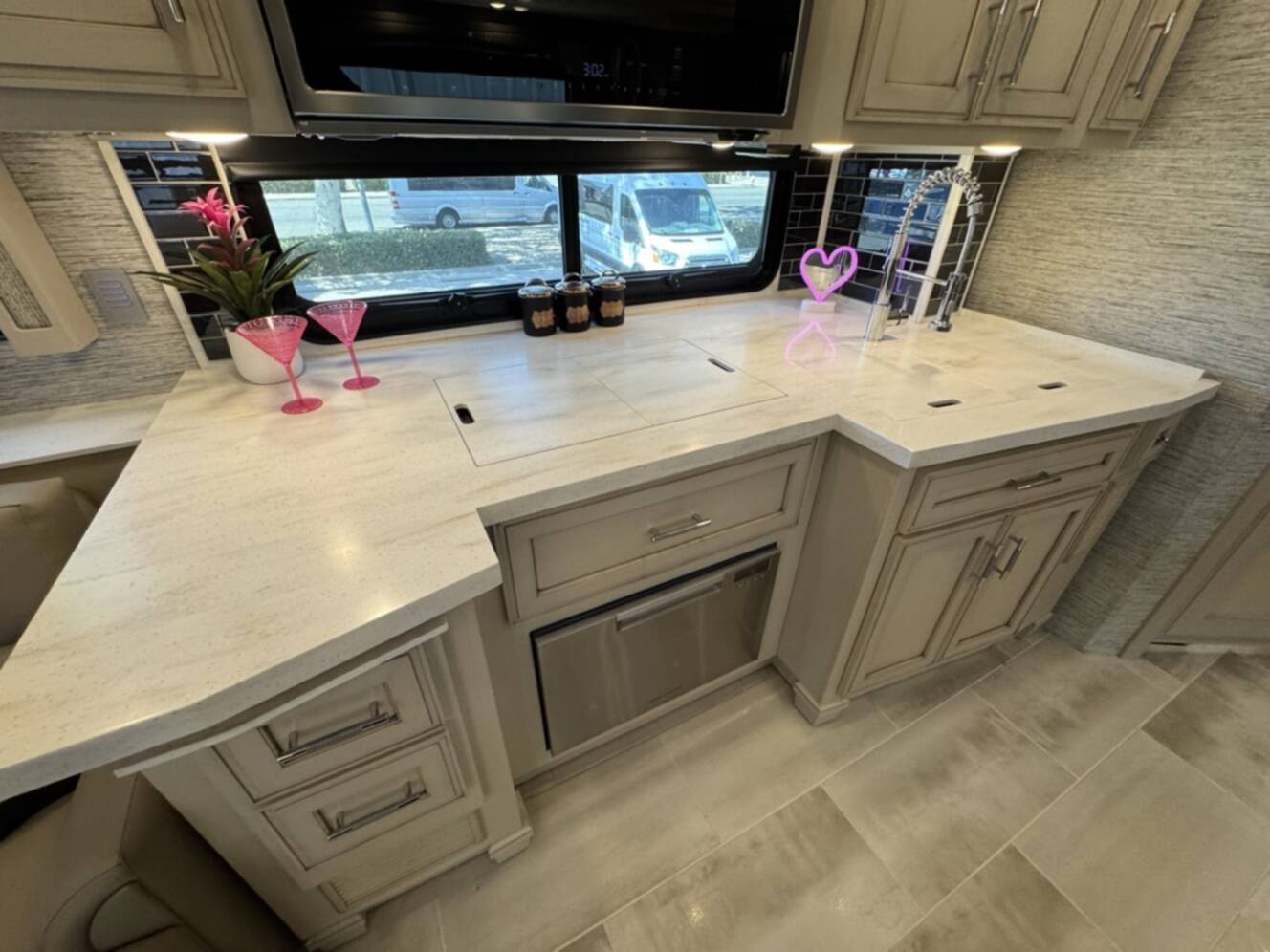 A photo of this 2022 Newmar VENTANA 4037