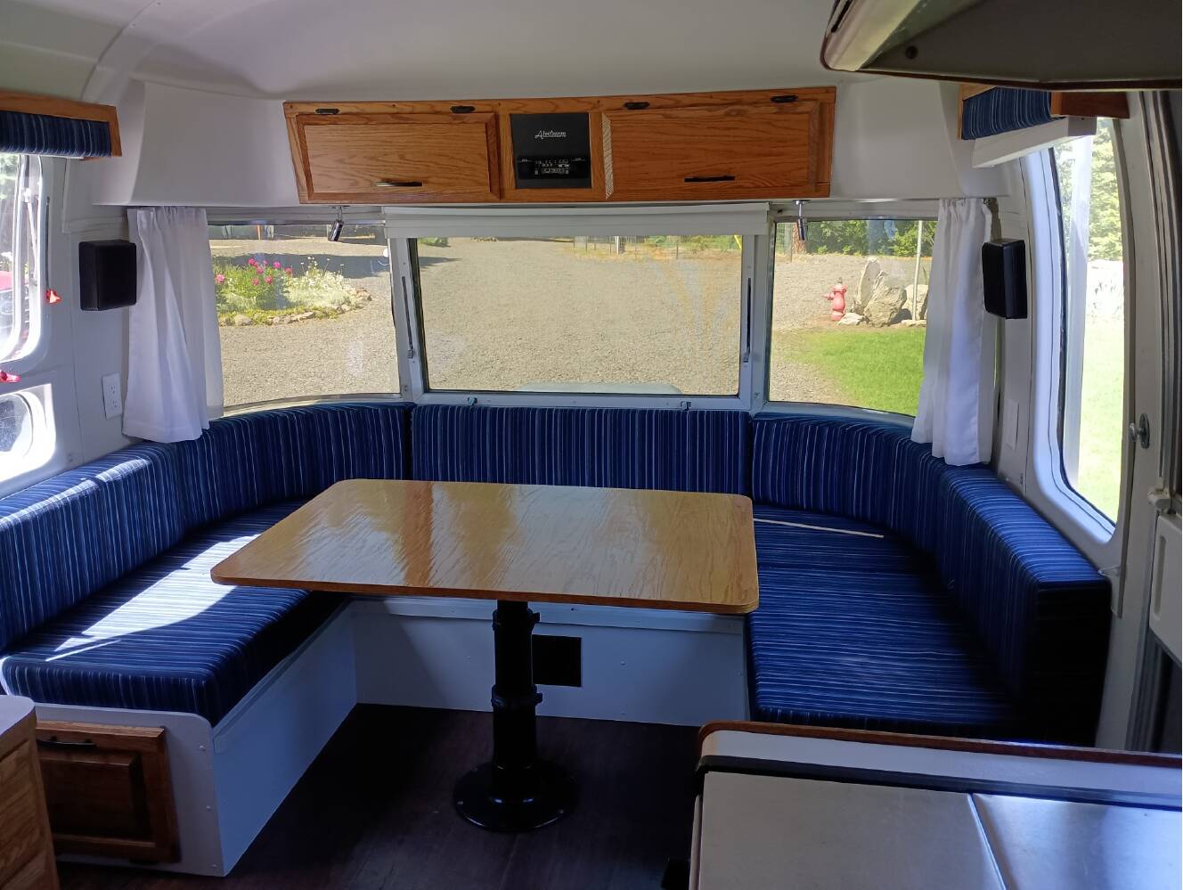 A photo of this 1992 Airstream EXCELLA 25