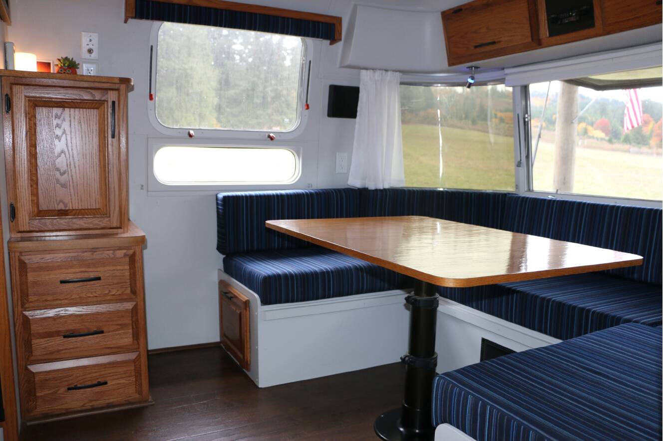 A photo of this 1992 Airstream EXCELLA 25