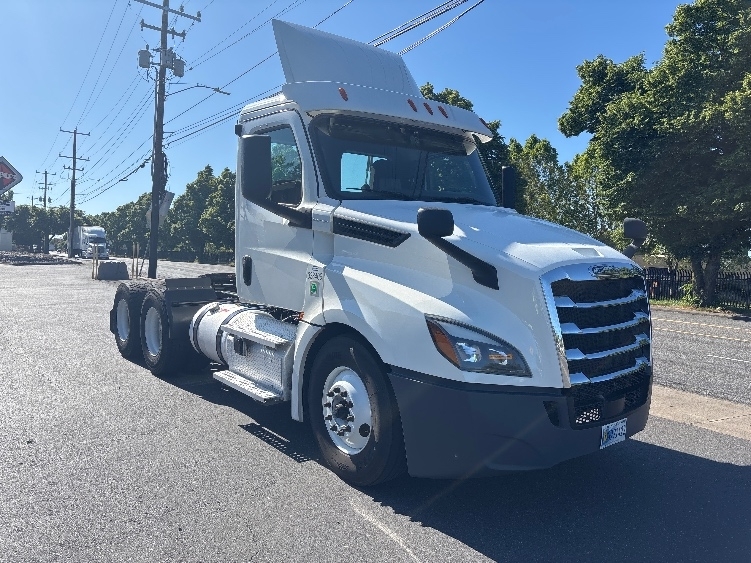 2020 FREIGHTLINER CASCADIA 126 in Portland, OR