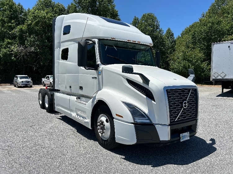 2023 VOLVO VNL64760 in Greensboro, NC