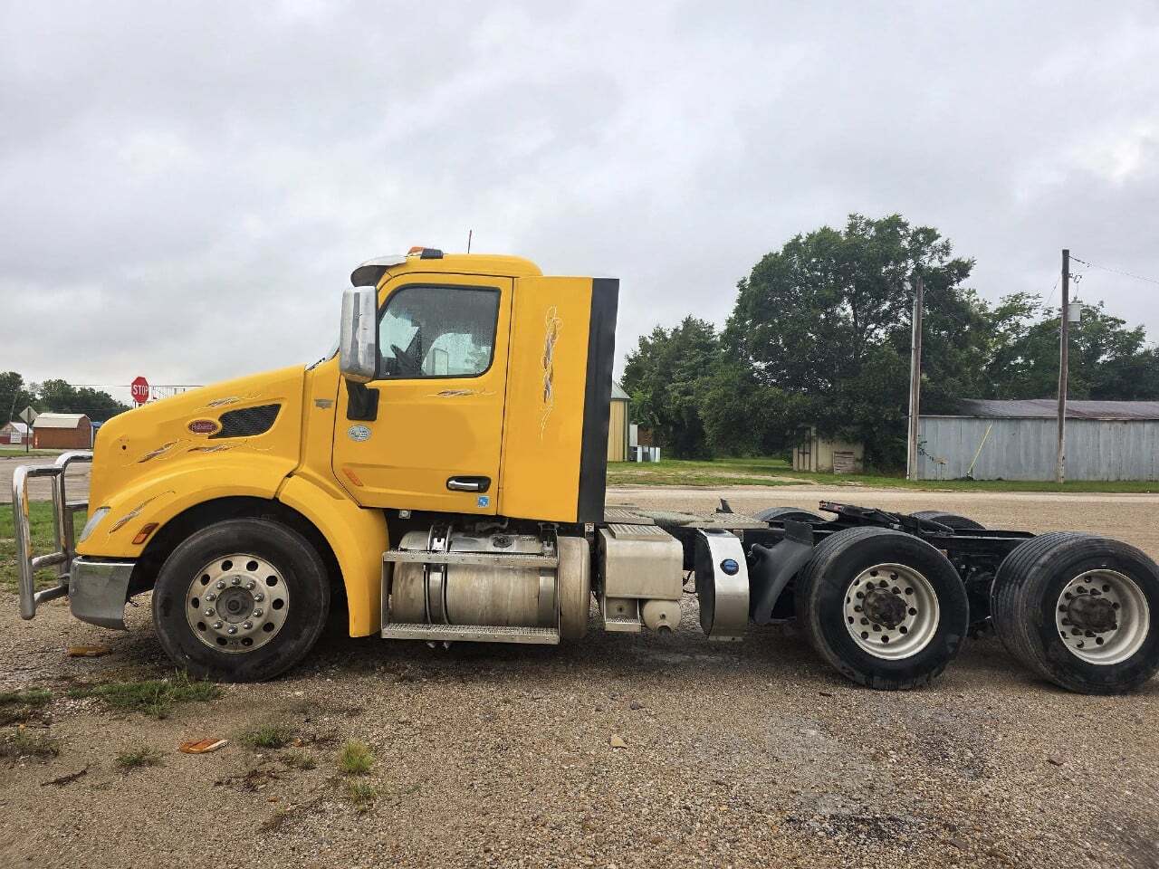 2017 PETERBILT 579 in Topeka, KS