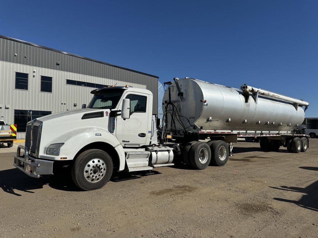 2017 KENWORTH T880 in Rice, MN