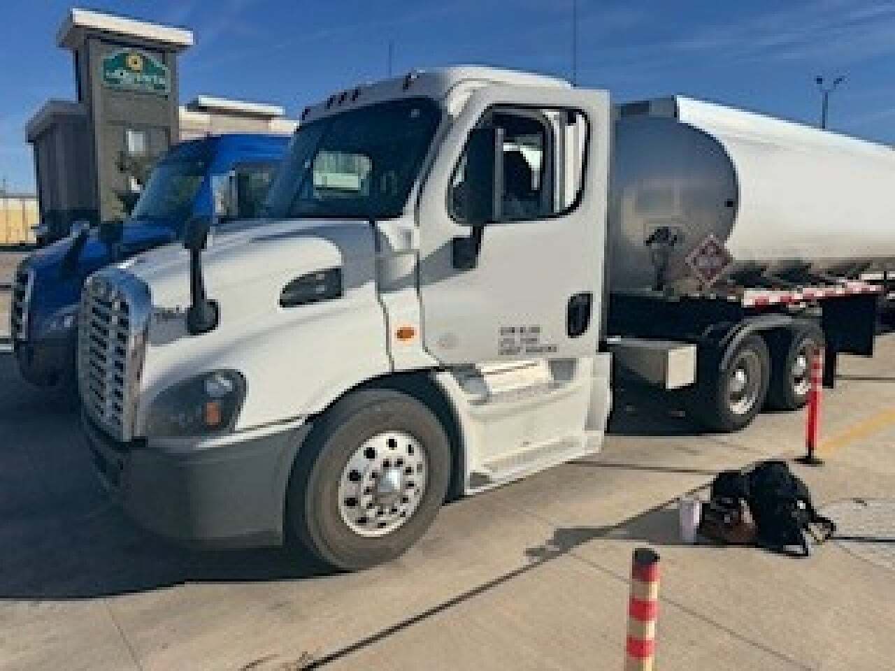 2018 FREIGHTLINER Cascadia 113 in Topeka, KS