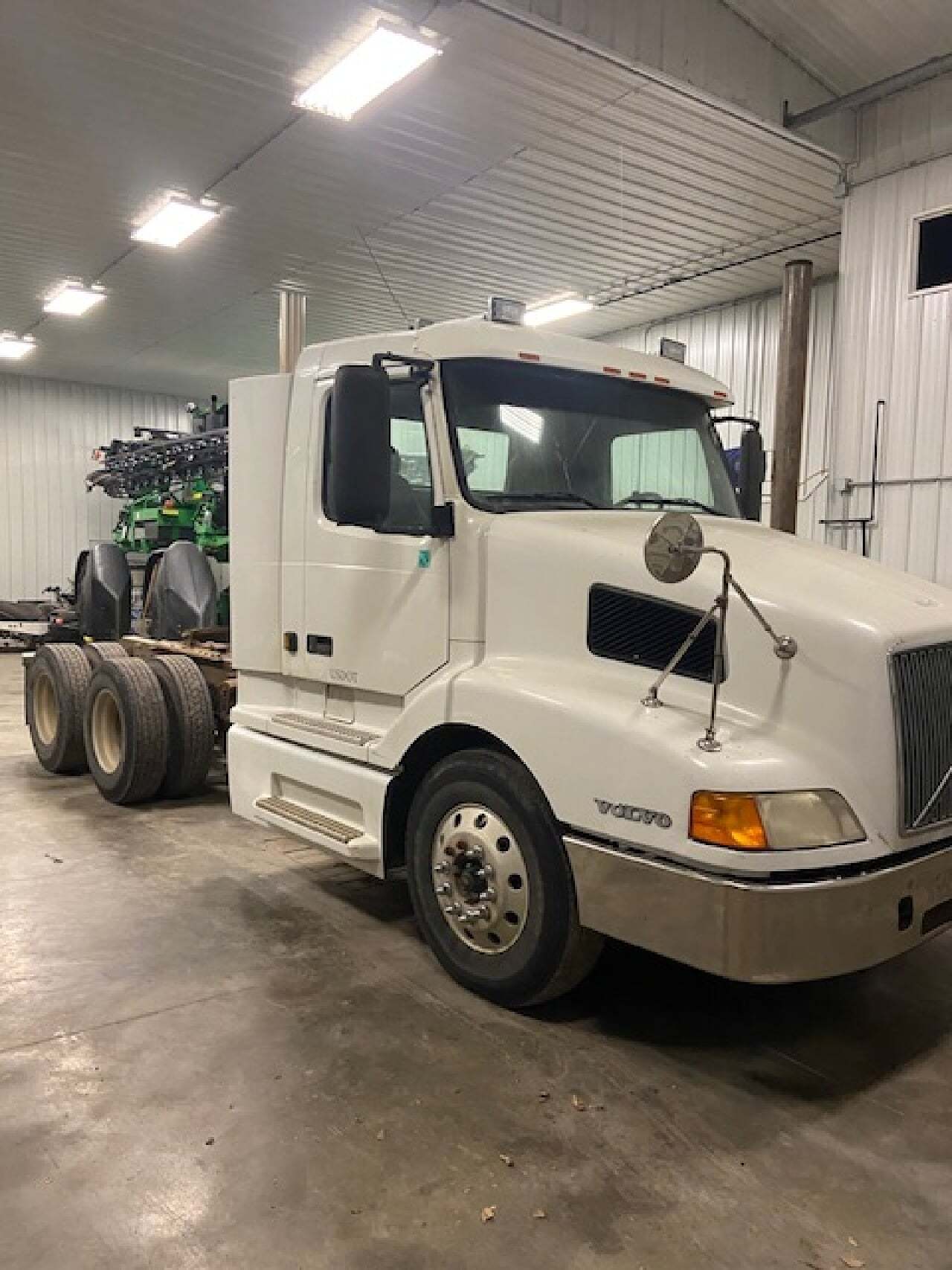 2001 VOLVO Day Cab in Ames, IA