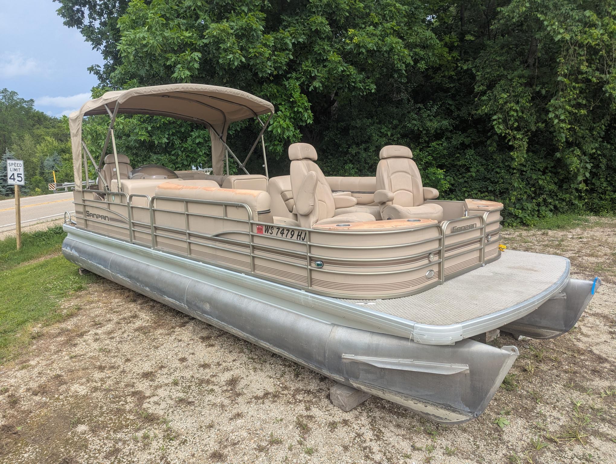 2007 Sanpan D2500 in whitewater WI