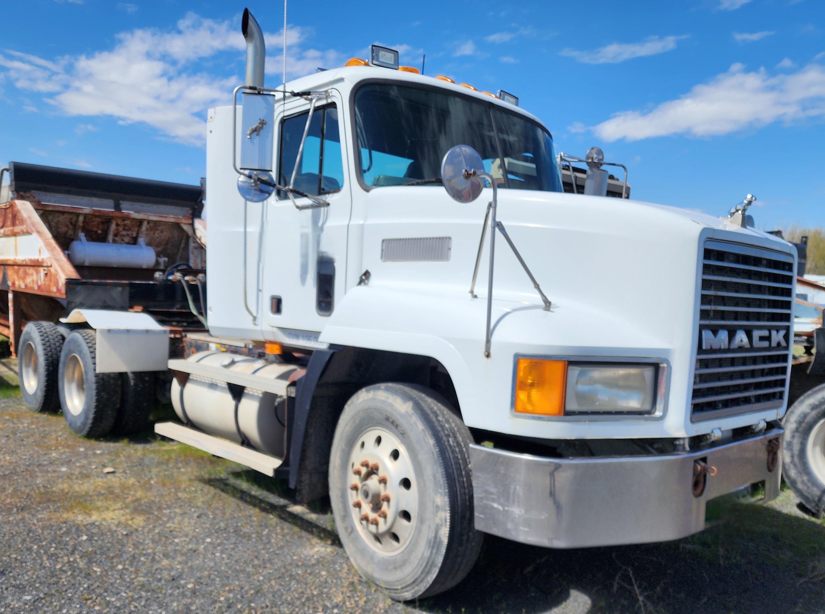 1998 MACK CH613 in Emmett, ID