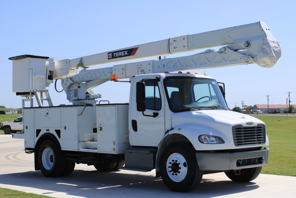 2016 Freightliner M2 / Terex HRX-55 in Bryan, TX