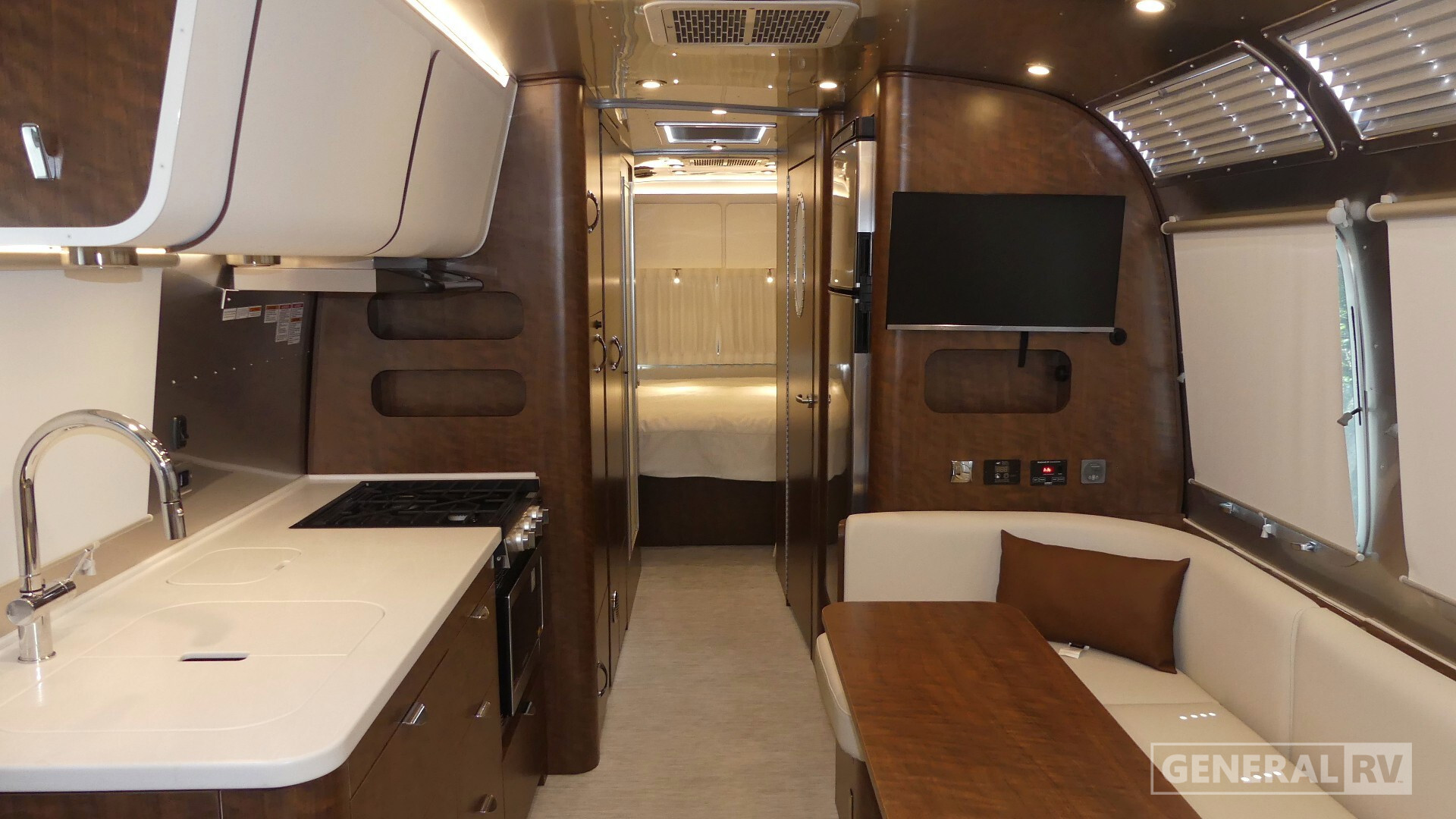 2025 Airstream GLOBETROTTER 30RB in fort meyers FL